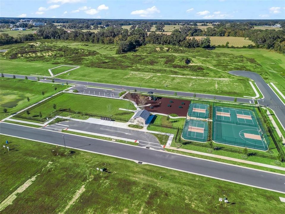 На продажу: $2,600,000 (19.60 acres)