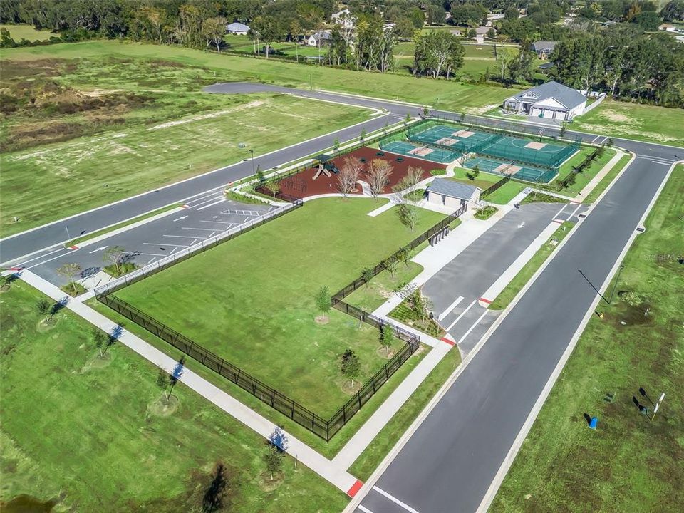 На продажу: $2,600,000 (19.60 acres)