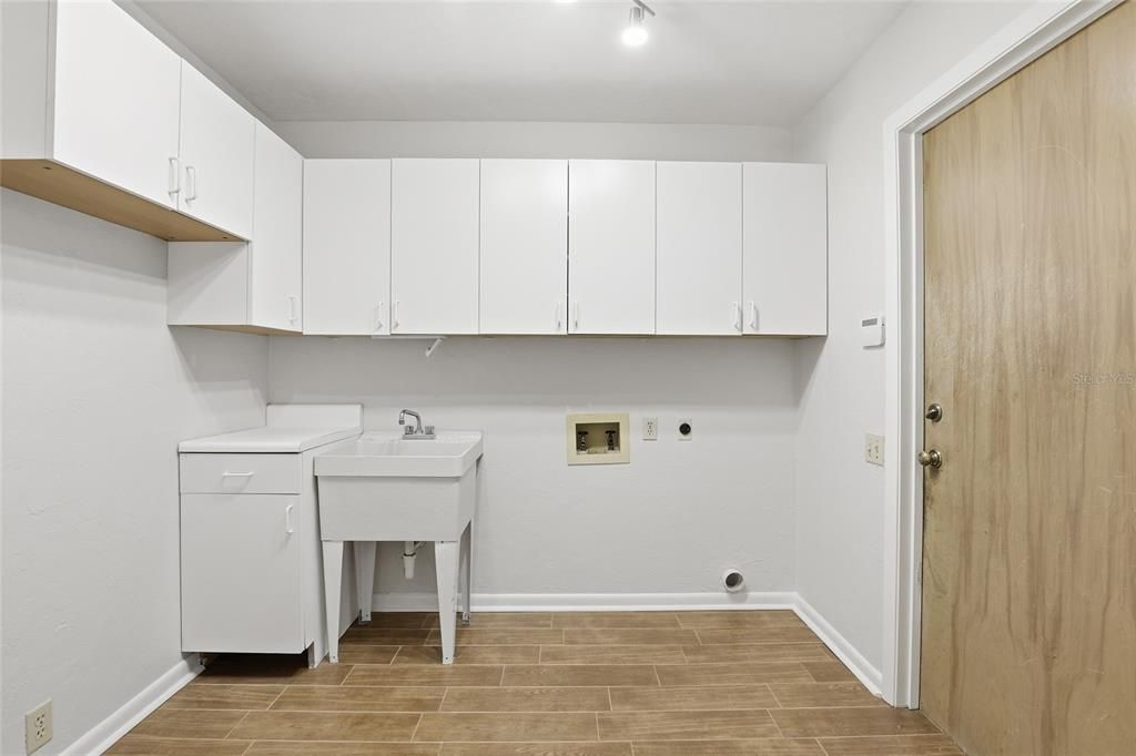 Active With Contract: $595,000 (4 beds, 3 baths, 2971 Square Feet)