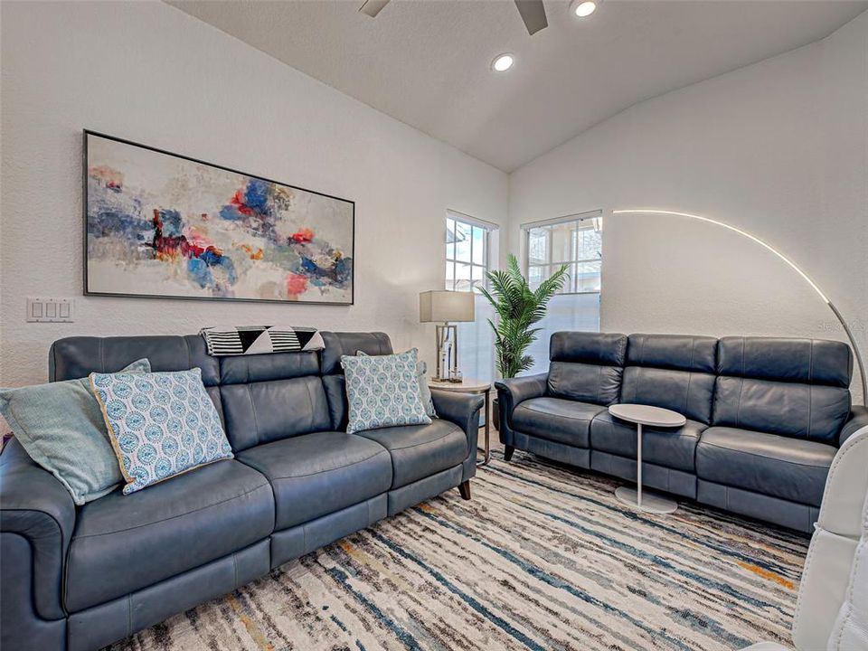 待售: $349,900 (2 贝兹, 2 浴室, 1348 平方英尺)