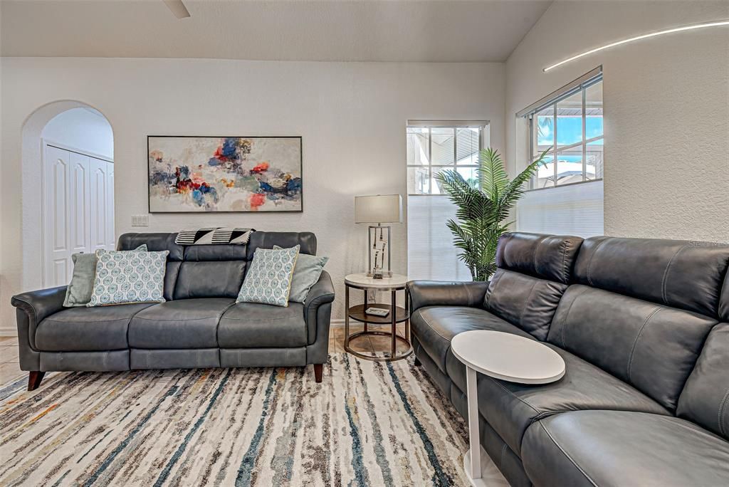 待售: $349,900 (2 贝兹, 2 浴室, 1348 平方英尺)