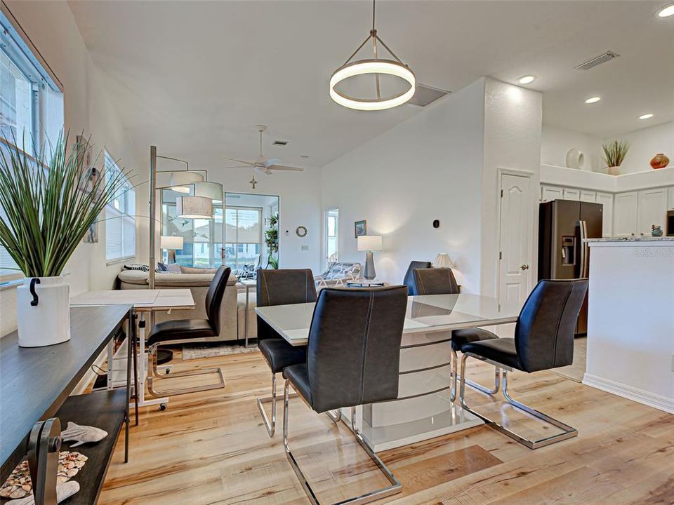 待售: $349,900 (2 贝兹, 2 浴室, 1348 平方英尺)