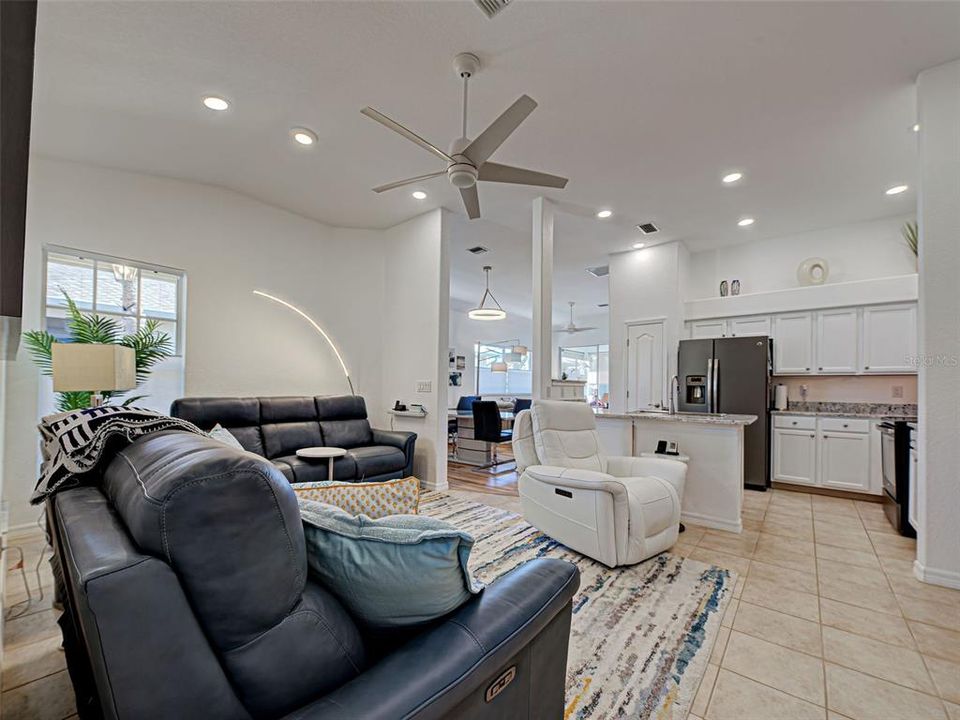 待售: $349,900 (2 贝兹, 2 浴室, 1348 平方英尺)