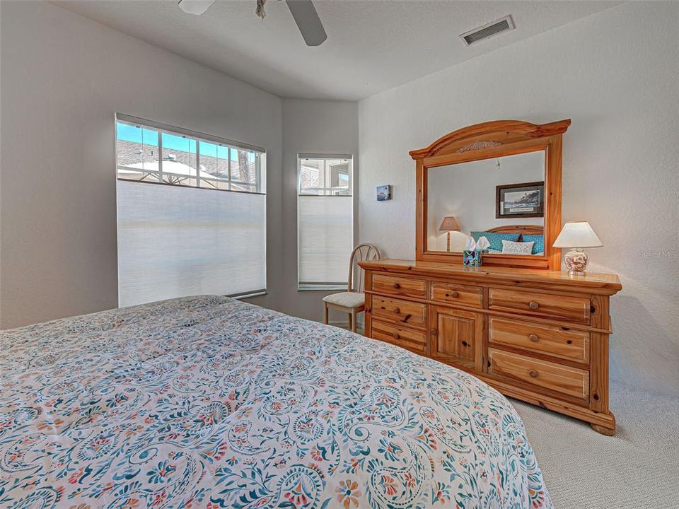 待售: $349,900 (2 贝兹, 2 浴室, 1348 平方英尺)