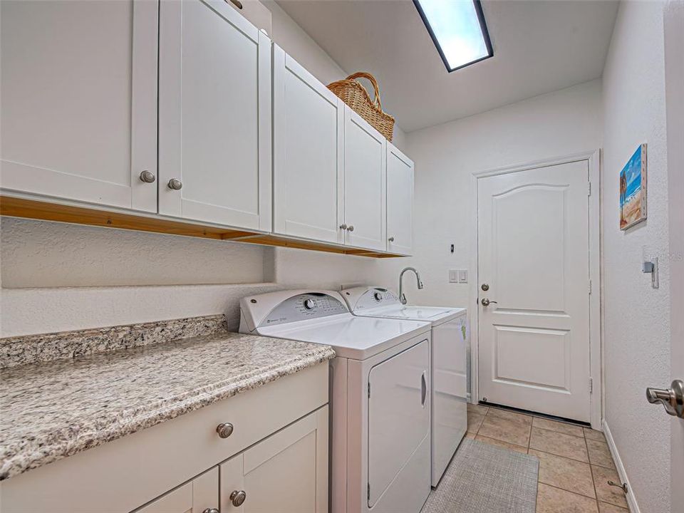 待售: $349,900 (2 贝兹, 2 浴室, 1348 平方英尺)