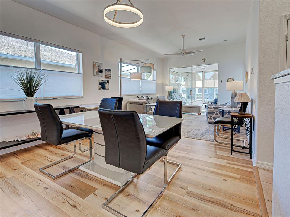 待售: $349,900 (2 贝兹, 2 浴室, 1348 平方英尺)