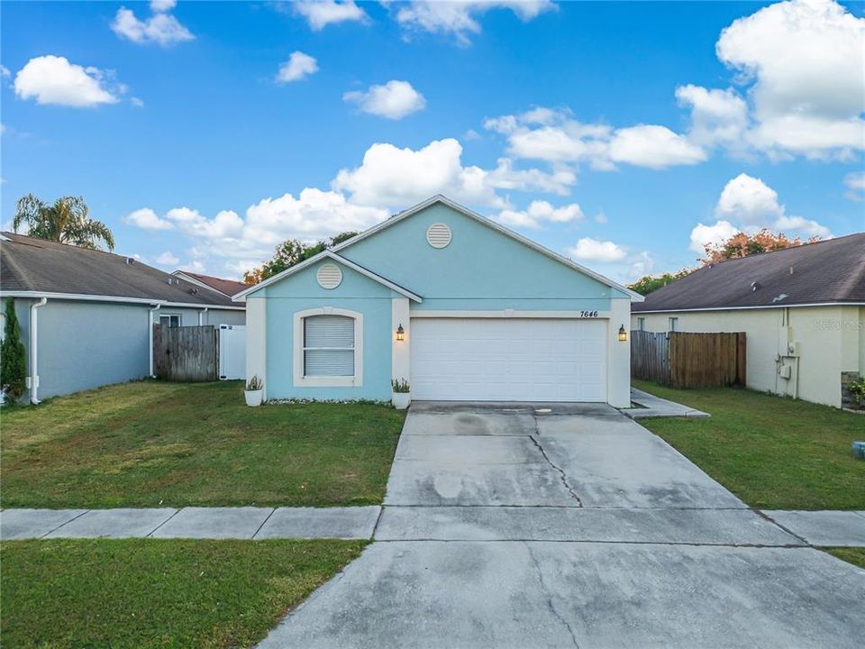 合同活跃: $359,987 (3 贝兹, 2 浴室, 1292 平方英尺)