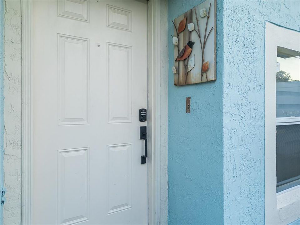 合同活跃: $359,987 (3 贝兹, 2 浴室, 1292 平方英尺)