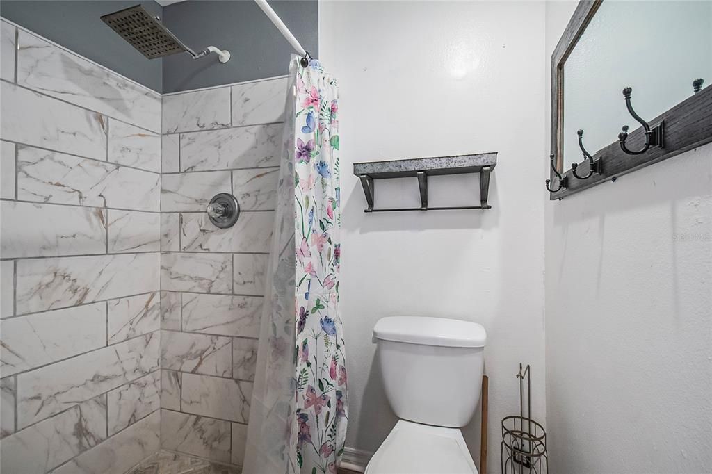 合同活跃: $359,987 (3 贝兹, 2 浴室, 1292 平方英尺)