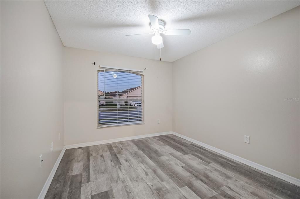 合同活跃: $359,987 (3 贝兹, 2 浴室, 1292 平方英尺)