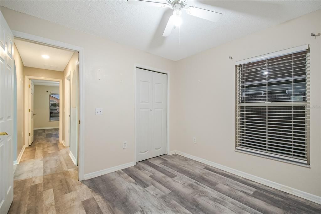 合同活跃: $359,987 (3 贝兹, 2 浴室, 1292 平方英尺)