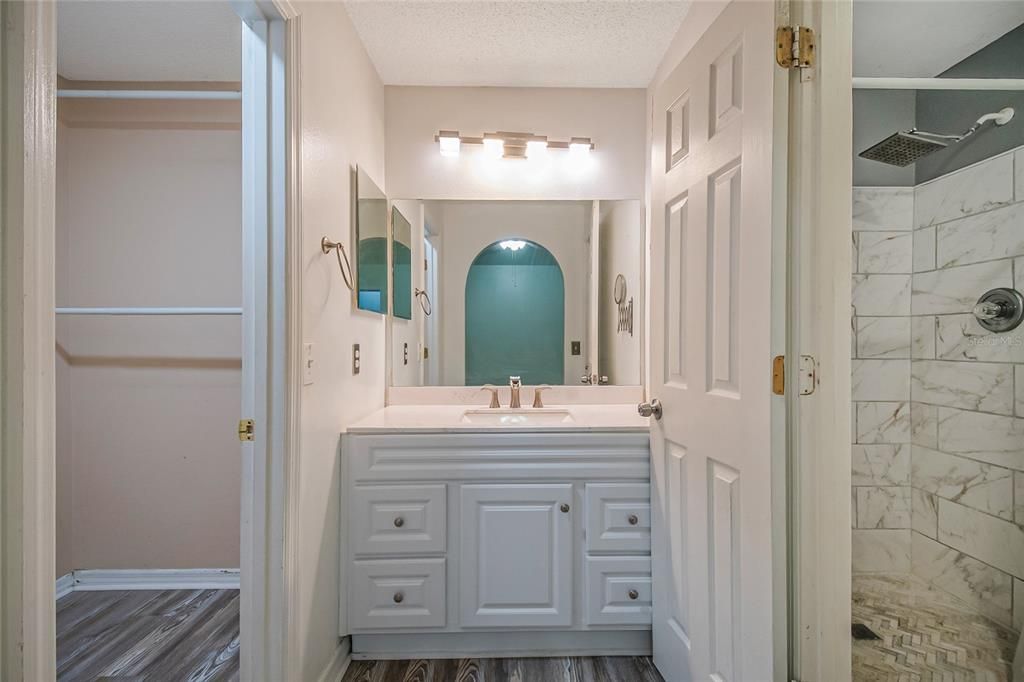 合同活跃: $359,987 (3 贝兹, 2 浴室, 1292 平方英尺)