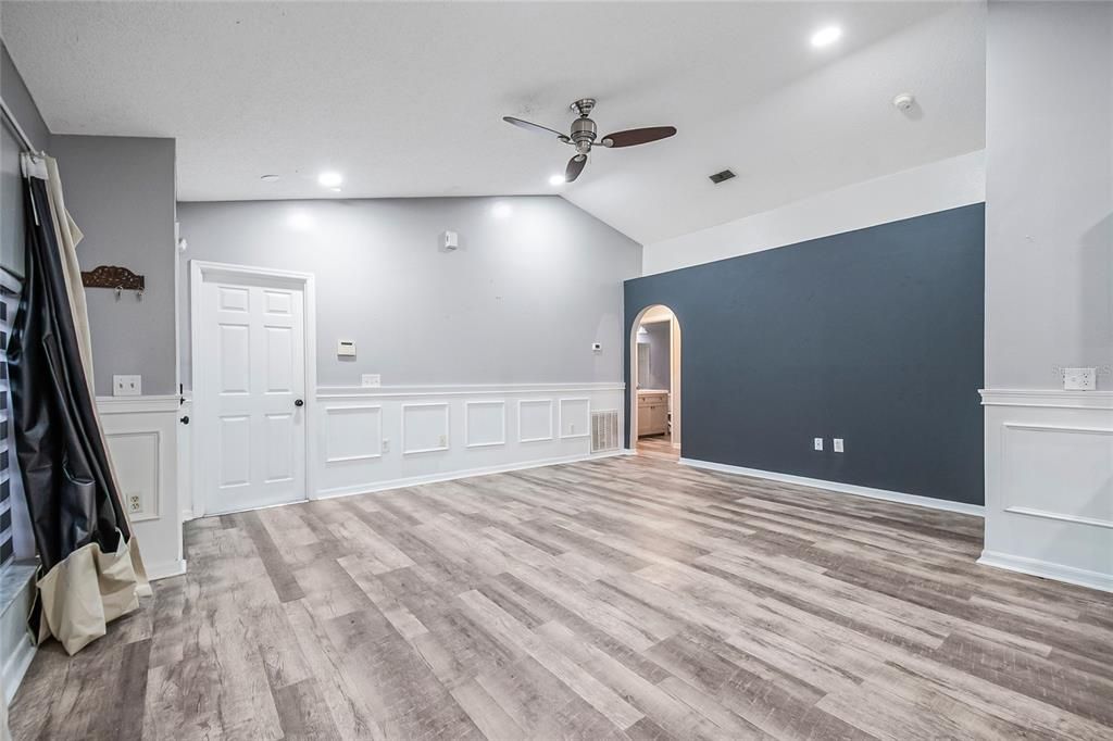 合同活跃: $359,987 (3 贝兹, 2 浴室, 1292 平方英尺)