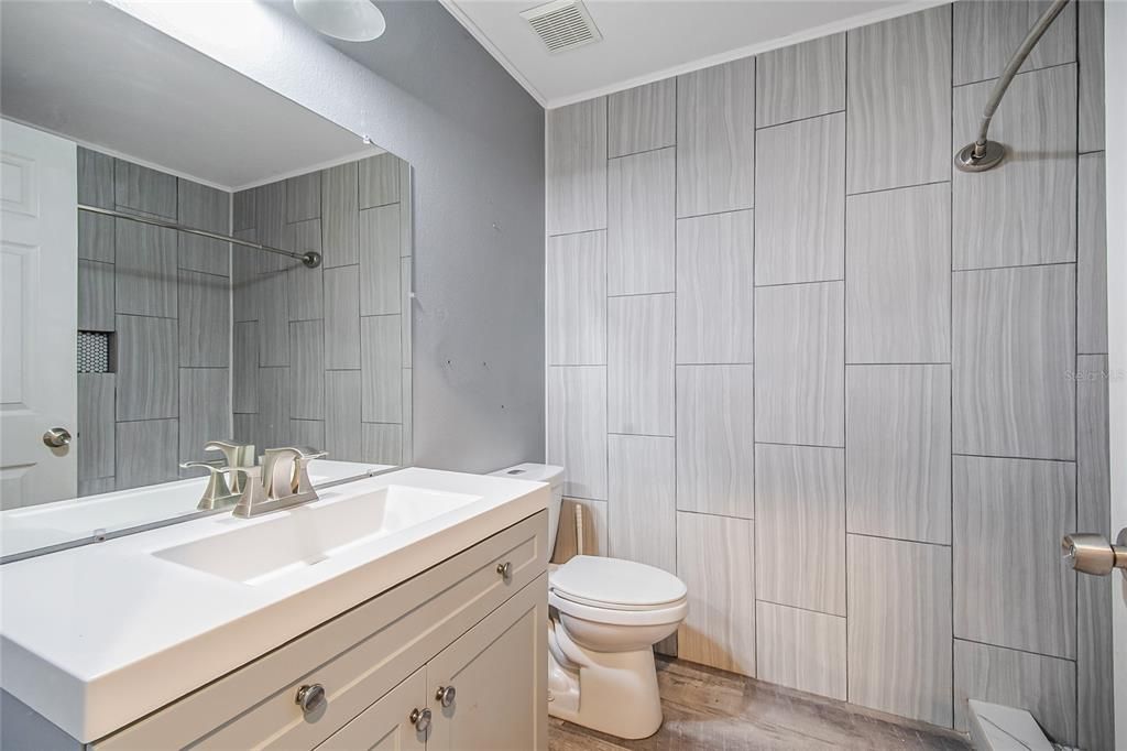 合同活跃: $359,987 (3 贝兹, 2 浴室, 1292 平方英尺)