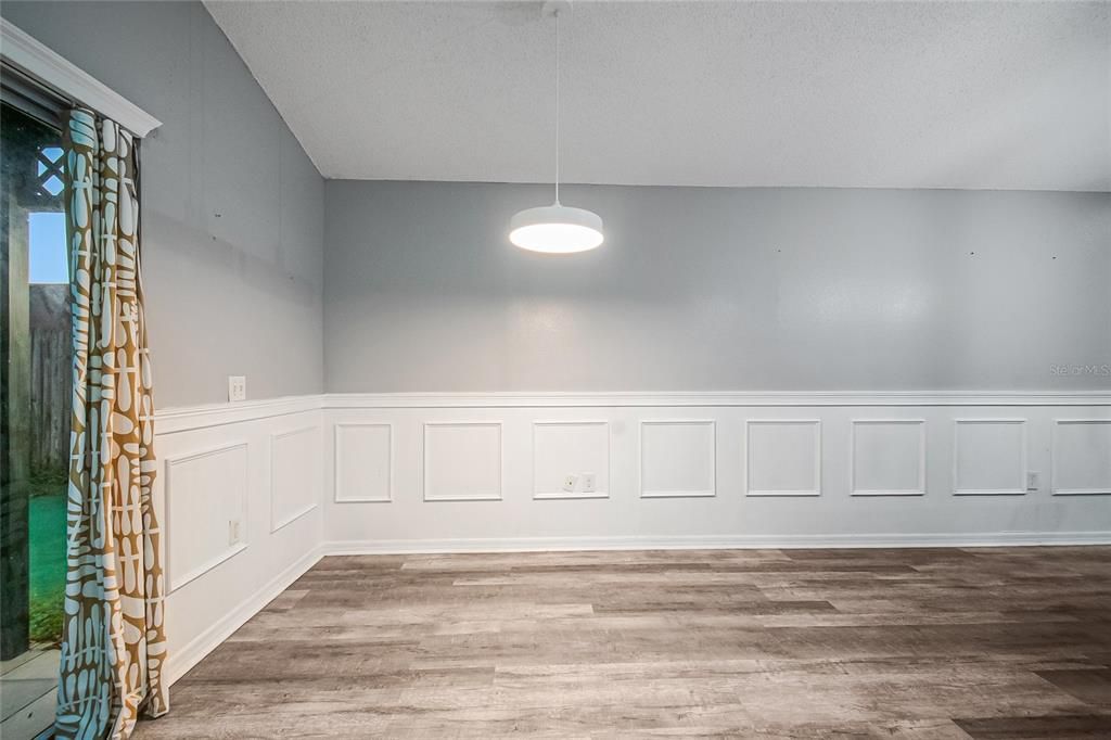 合同活跃: $359,987 (3 贝兹, 2 浴室, 1292 平方英尺)