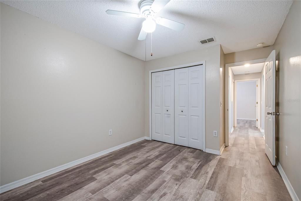 合同活跃: $359,987 (3 贝兹, 2 浴室, 1292 平方英尺)