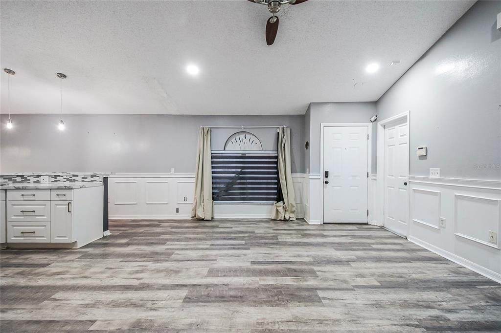 合同活跃: $359,987 (3 贝兹, 2 浴室, 1292 平方英尺)