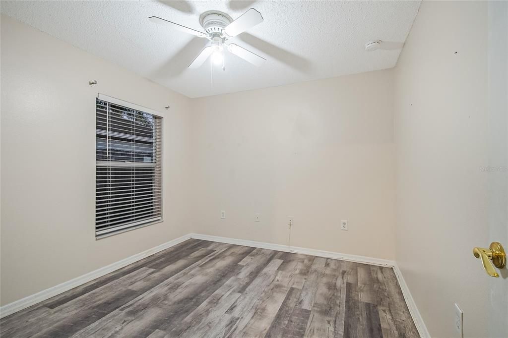 合同活跃: $359,987 (3 贝兹, 2 浴室, 1292 平方英尺)