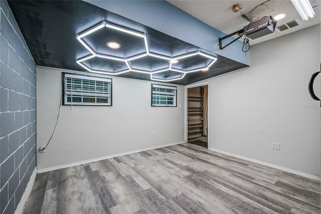 合同活跃: $359,987 (3 贝兹, 2 浴室, 1292 平方英尺)