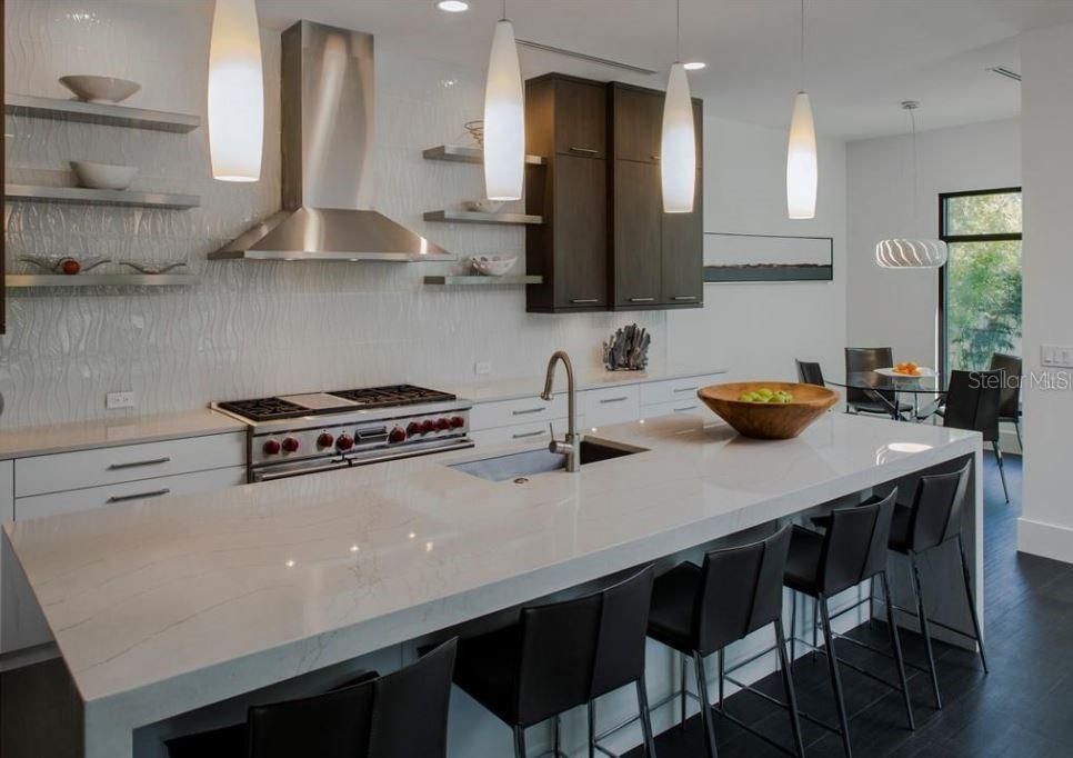 На продажу: $2,595,000 (4 спален, 4 ванн, 3784 Квадратных фут)