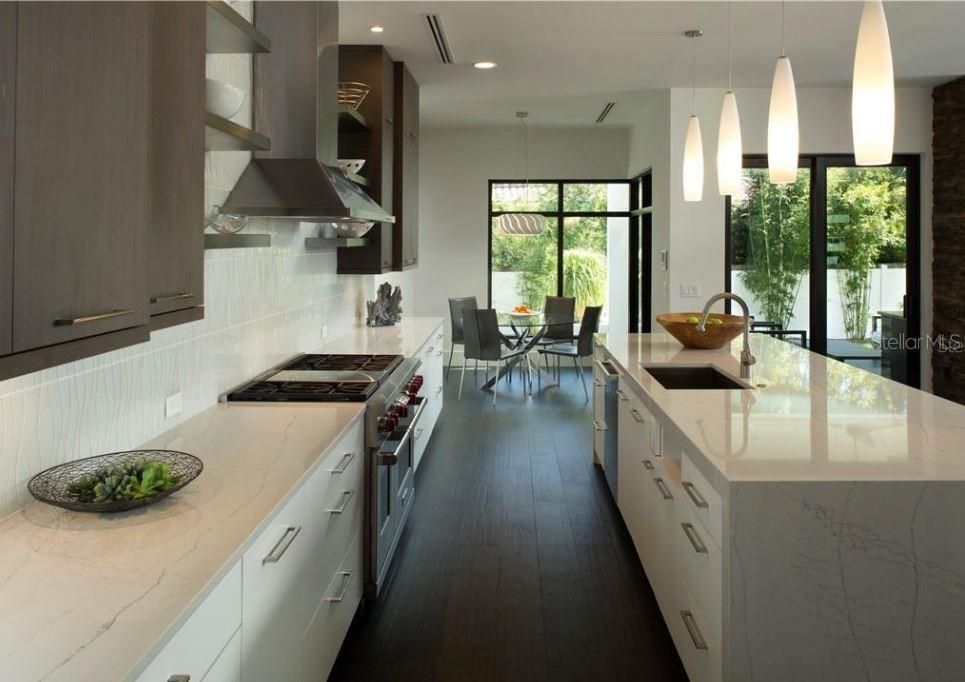 На продажу: $2,595,000 (4 спален, 4 ванн, 3784 Квадратных фут)