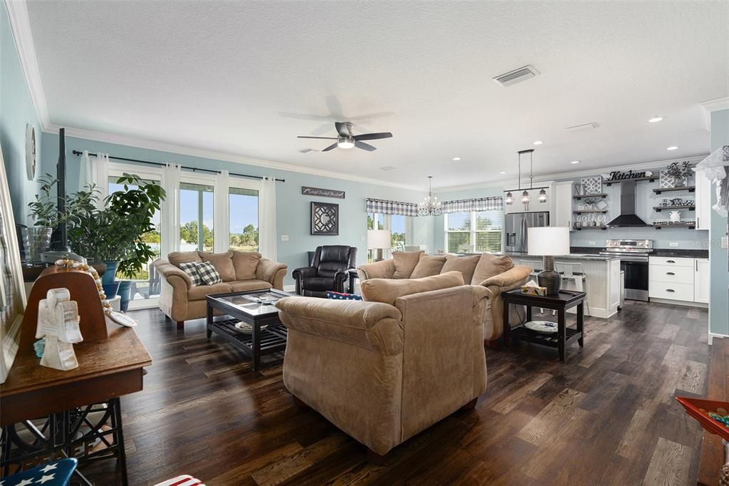 For Sale: $600,000 (3 beds, 2 baths, 1650 Square Feet)