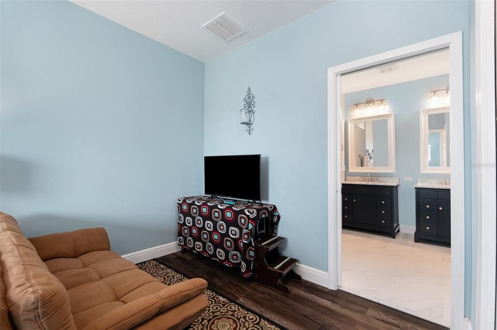 For Sale: $600,000 (3 beds, 2 baths, 1650 Square Feet)