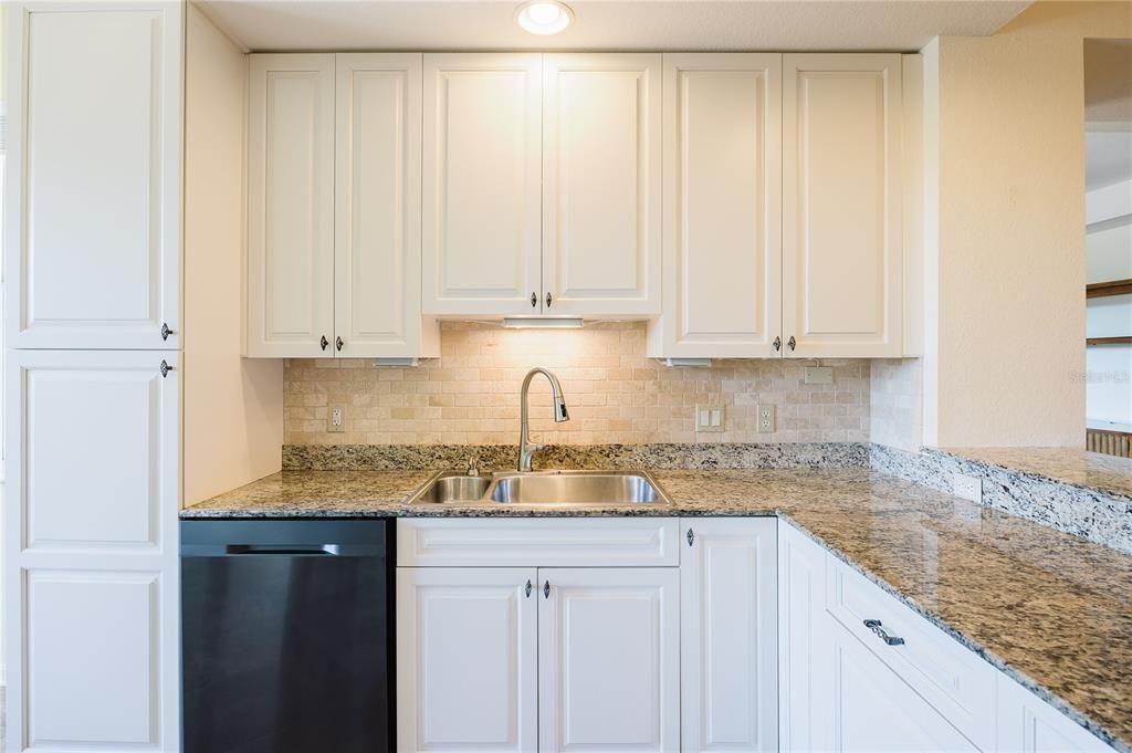 待售: $325,000 (3 贝兹, 2 浴室, 1768 平方英尺)