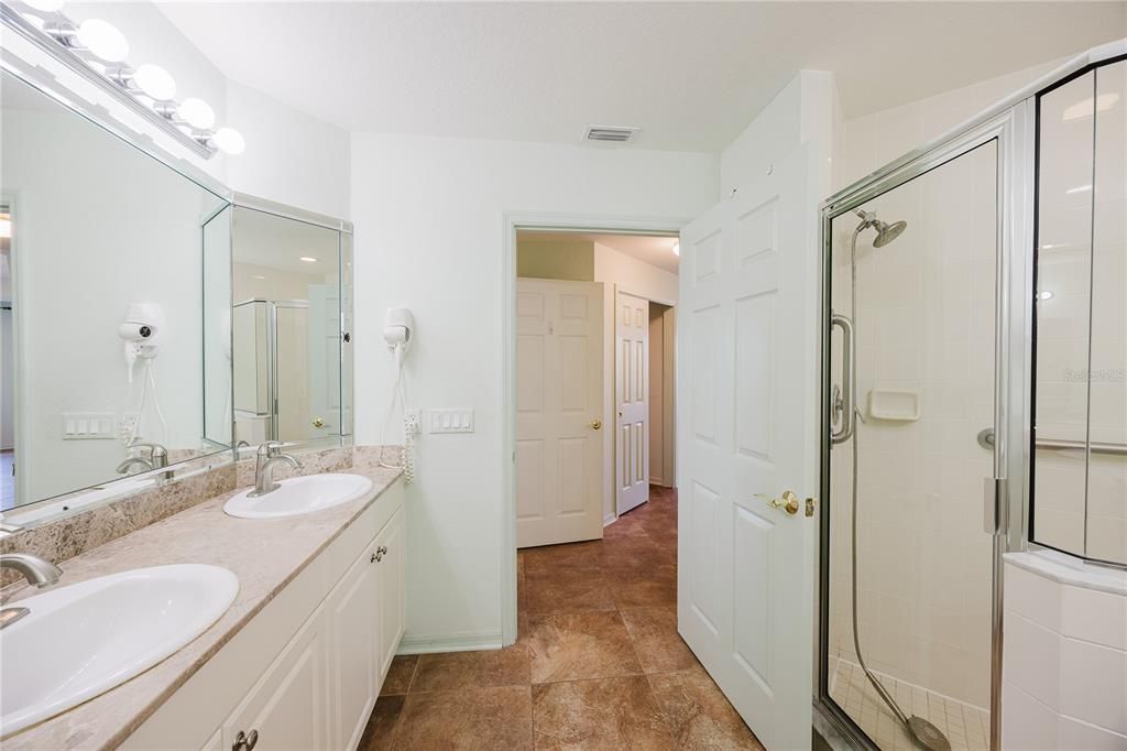 待售: $325,000 (3 贝兹, 2 浴室, 1768 平方英尺)