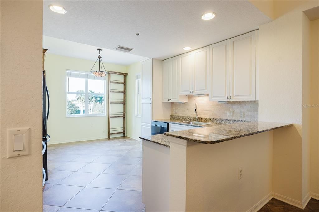 待售: $325,000 (3 贝兹, 2 浴室, 1768 平方英尺)