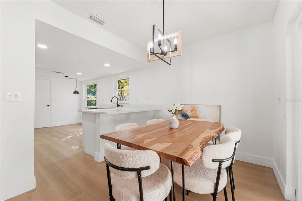 待售: $324,900 (3 贝兹, 2 浴室, 1244 平方英尺)