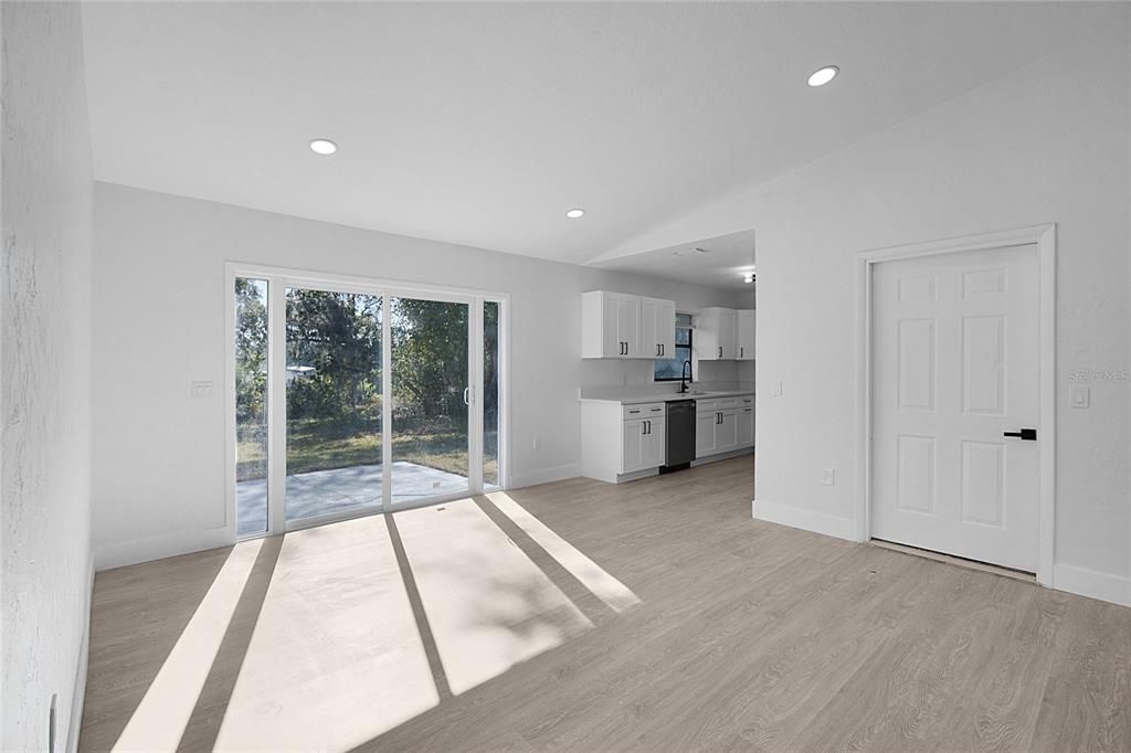 For Sale: $258,900 (3 beds, 2 baths, 1156 Square Feet)