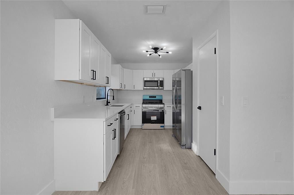 For Sale: $258,900 (3 beds, 2 baths, 1156 Square Feet)