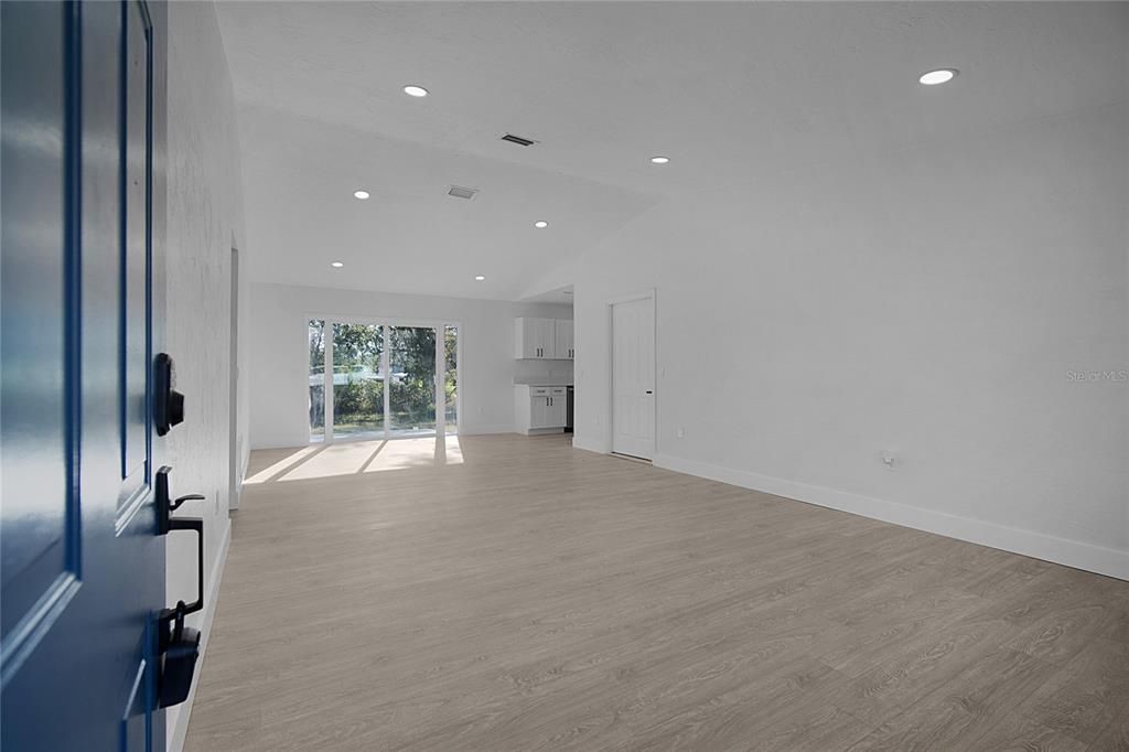 For Sale: $258,900 (3 beds, 2 baths, 1156 Square Feet)