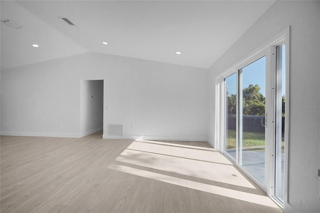 For Sale: $258,900 (3 beds, 2 baths, 1156 Square Feet)