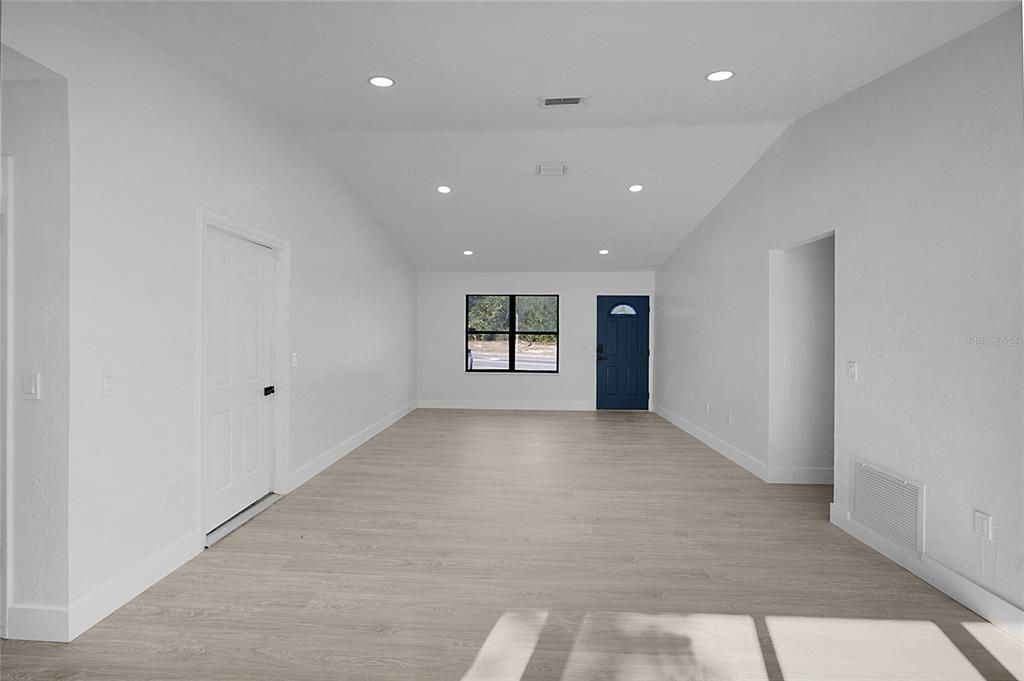 For Sale: $258,900 (3 beds, 2 baths, 1156 Square Feet)