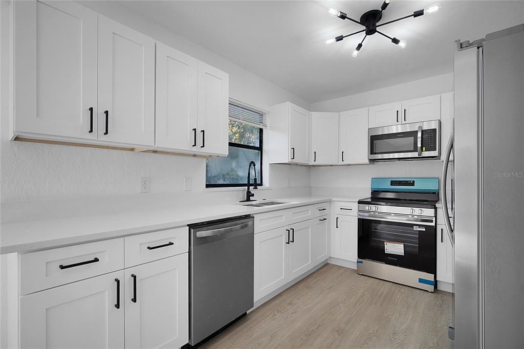 For Sale: $258,900 (3 beds, 2 baths, 1156 Square Feet)