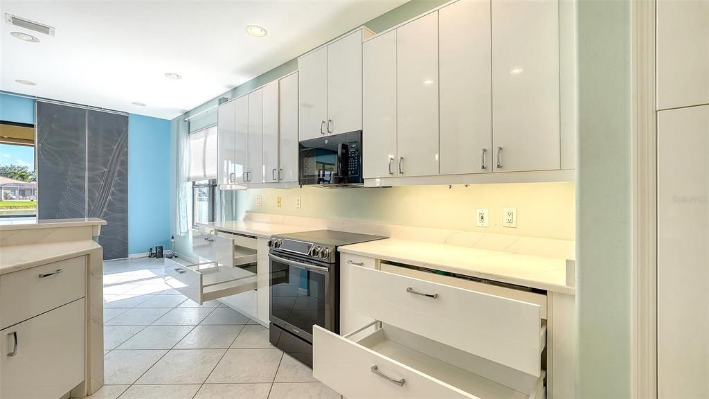 For Sale: $515,000 (3 beds, 2 baths, 2186 Square Feet)