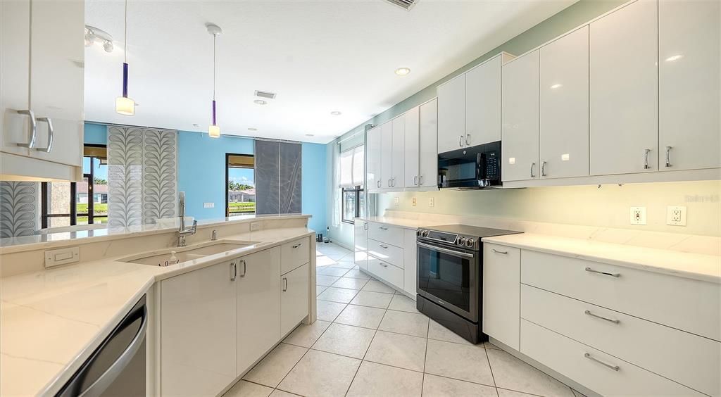 For Sale: $515,000 (3 beds, 2 baths, 2186 Square Feet)