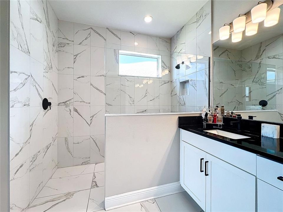 En Renta: $3,800 (5 camas, 5 baños, 3164 Pies cuadrados)