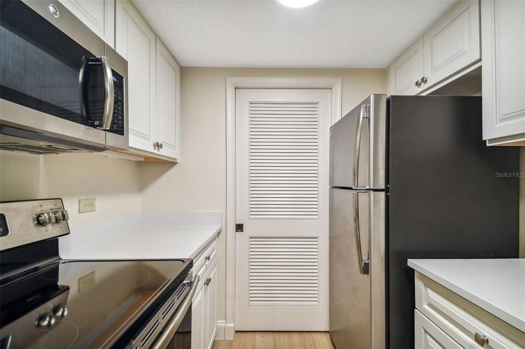 На продажу: $279,900 (1 спален, 1 ванн, 825 Квадратных фут)