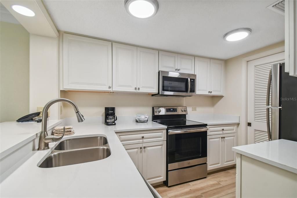 На продажу: $279,900 (1 спален, 1 ванн, 825 Квадратных фут)