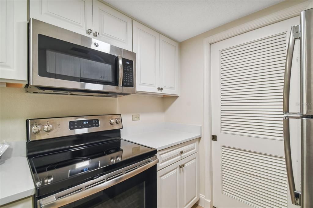 На продажу: $279,900 (1 спален, 1 ванн, 825 Квадратных фут)