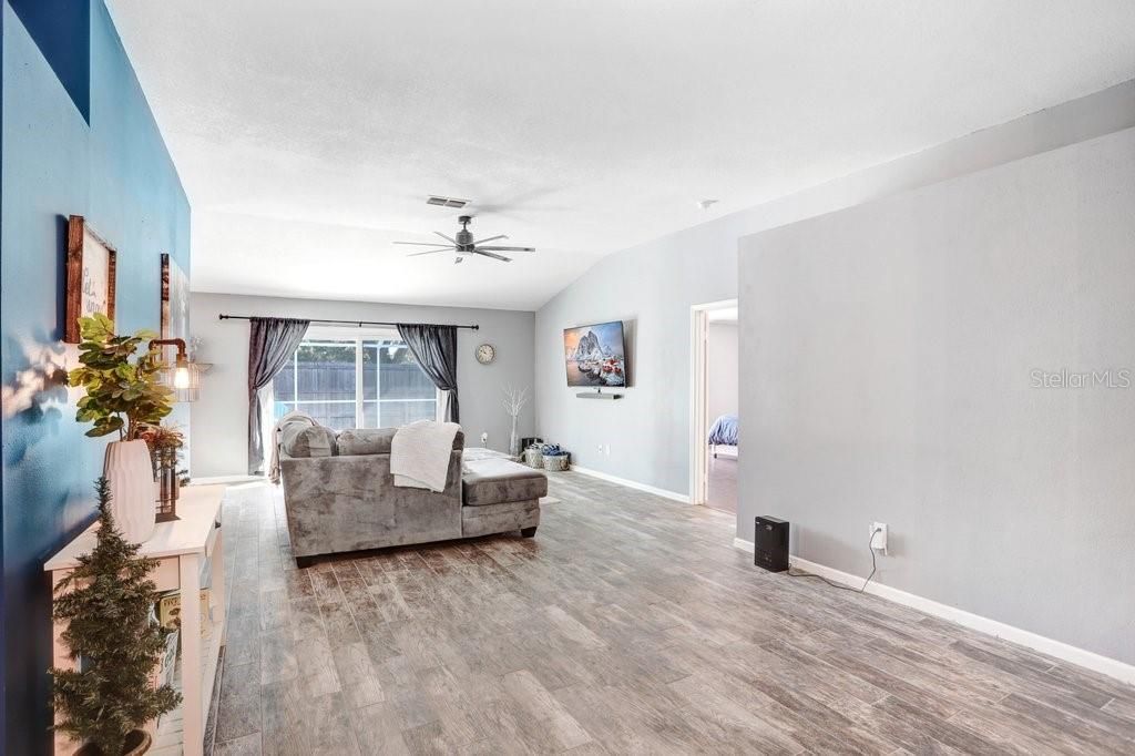 待售: $439,990 (3 贝兹, 2 浴室, 1804 平方英尺)