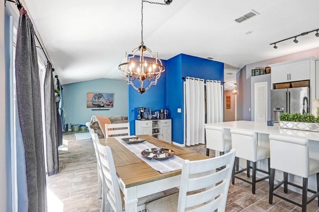 待售: $439,990 (3 贝兹, 2 浴室, 1804 平方英尺)