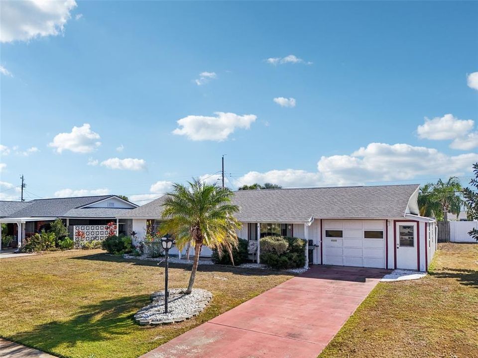 На продажу: $199,900 (2 спален, 1 ванн, 1149 Квадратных фут)