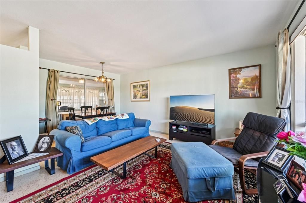 На продажу: $199,900 (2 спален, 1 ванн, 1149 Квадратных фут)