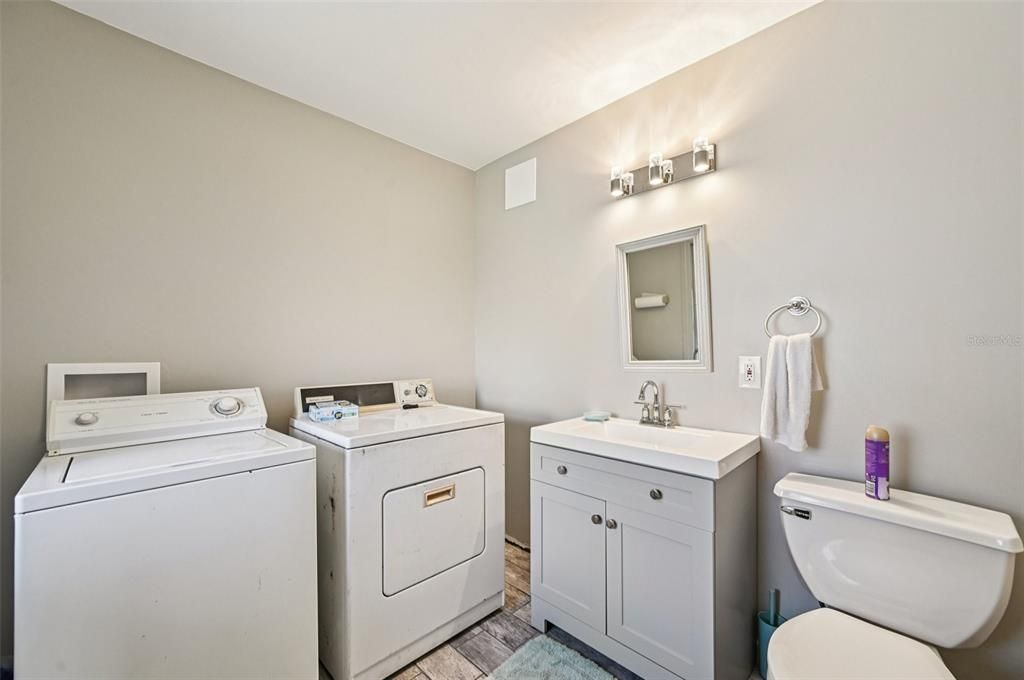 На продажу: $199,900 (2 спален, 1 ванн, 1149 Квадратных фут)