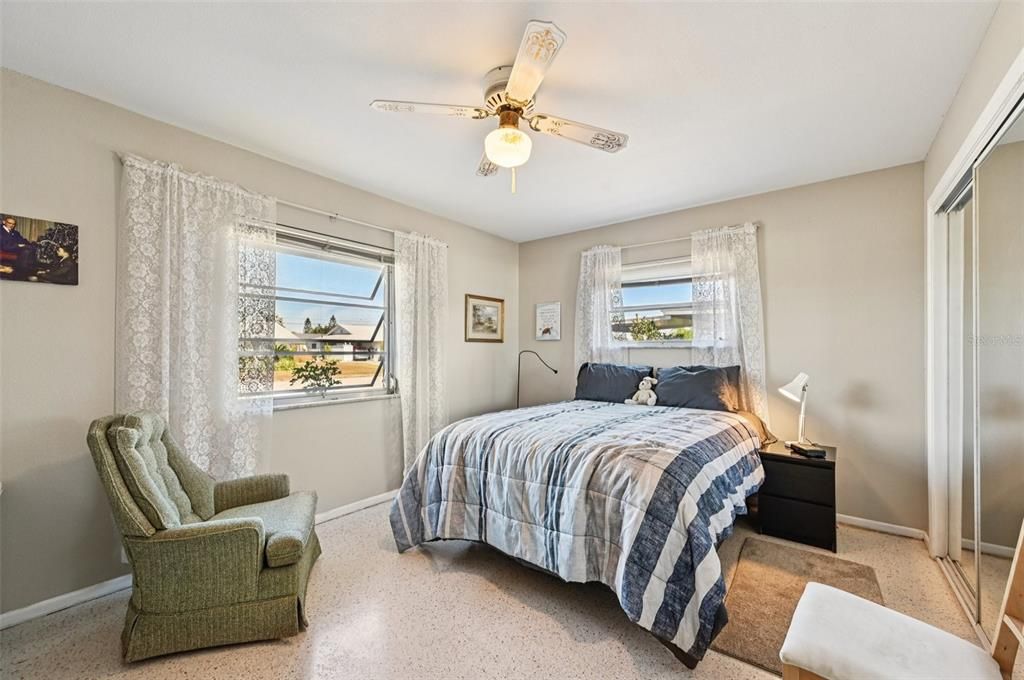 На продажу: $199,900 (2 спален, 1 ванн, 1149 Квадратных фут)