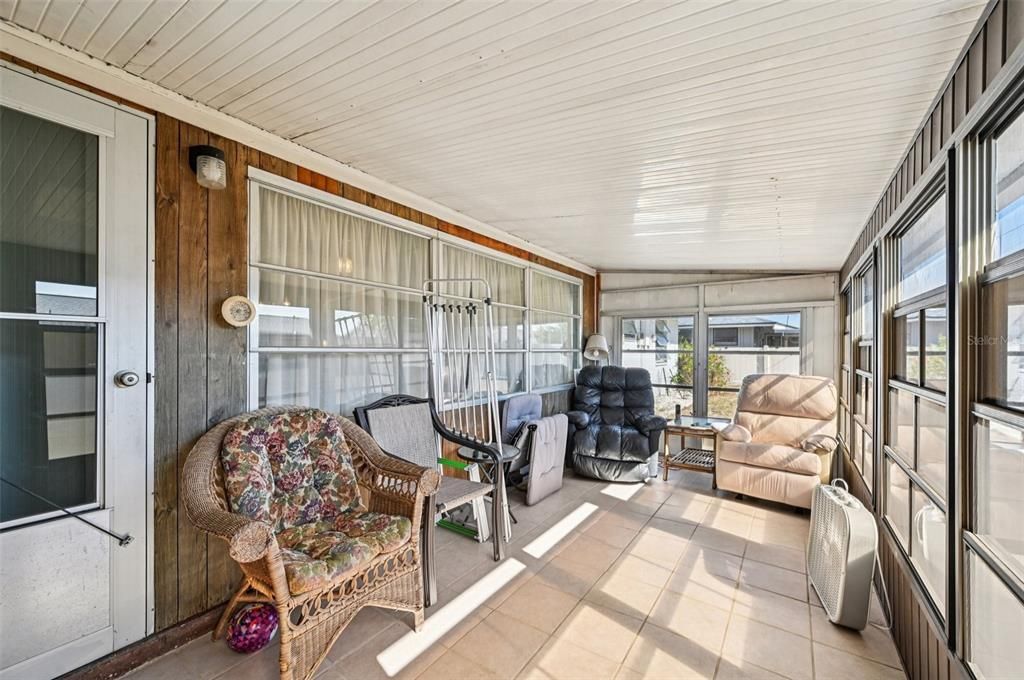 На продажу: $199,900 (2 спален, 1 ванн, 1149 Квадратных фут)